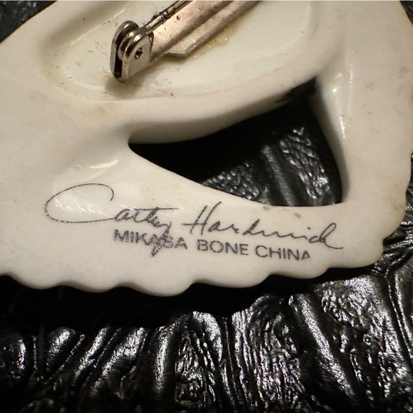 🎉host pick🎉 Cathy Hardwick Mikasa bone china brooch - Picture 6 of 8
